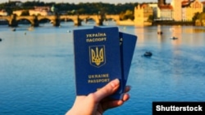 Військовозобов’язані чоловіки зможуть отримати паспорт лише на території України ­– постанова уряду