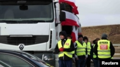 ДПСУ: польські протестувальники розблокували пункт пропуску «Устилуг-Зосин»